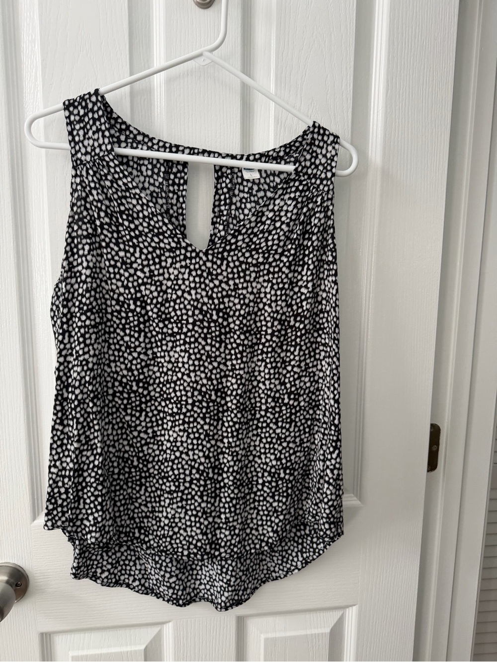 Old Navy. Black and White Dot V-Neck Tank Top